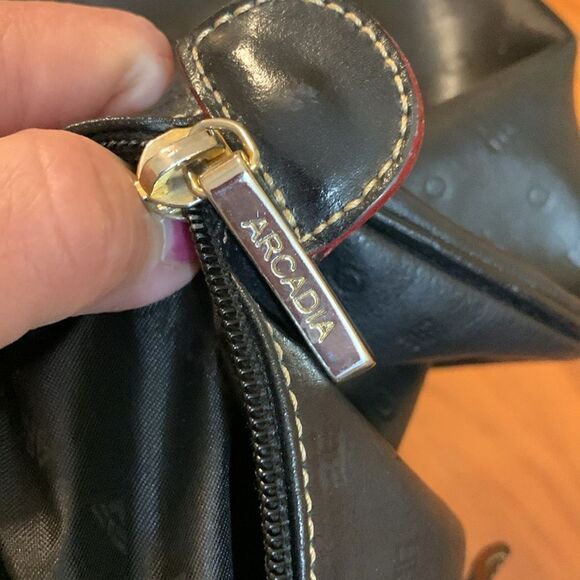 Arcadia large genuine leather bag.  Zipper closure.  Sold as is - Picture 7 of 13